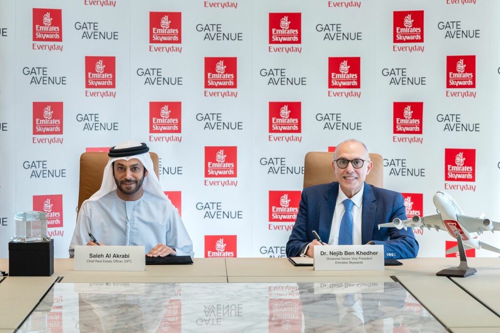 طيران الإمارات و"جيت أفينيو" بــ"دبي المالي العالمي" وتطبيق "سكاي واردز إيفريداي" يتعاونان للارتقاء بتجارب التسوق