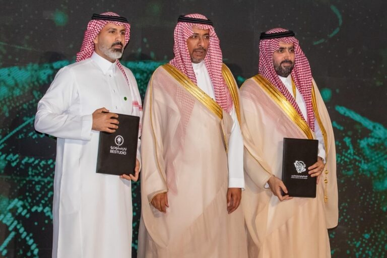 برعاية وزير الصناعة شراكة بين اللجنة الوطنية للحديد والصلب وبي ستوديو لتطوير العلامات التجارية