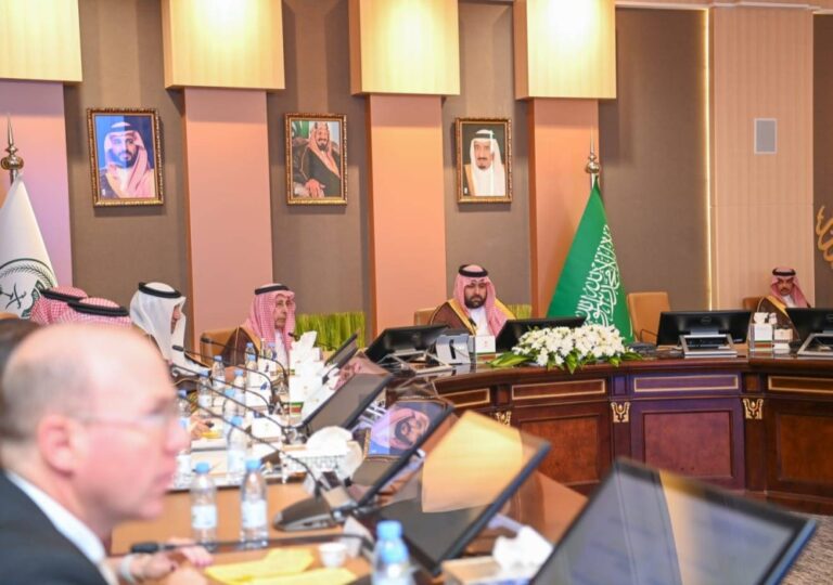 أمير-جازان-يشدد-على-أهمية-رفع-كفاءة-التنسيق-بالمشروعات