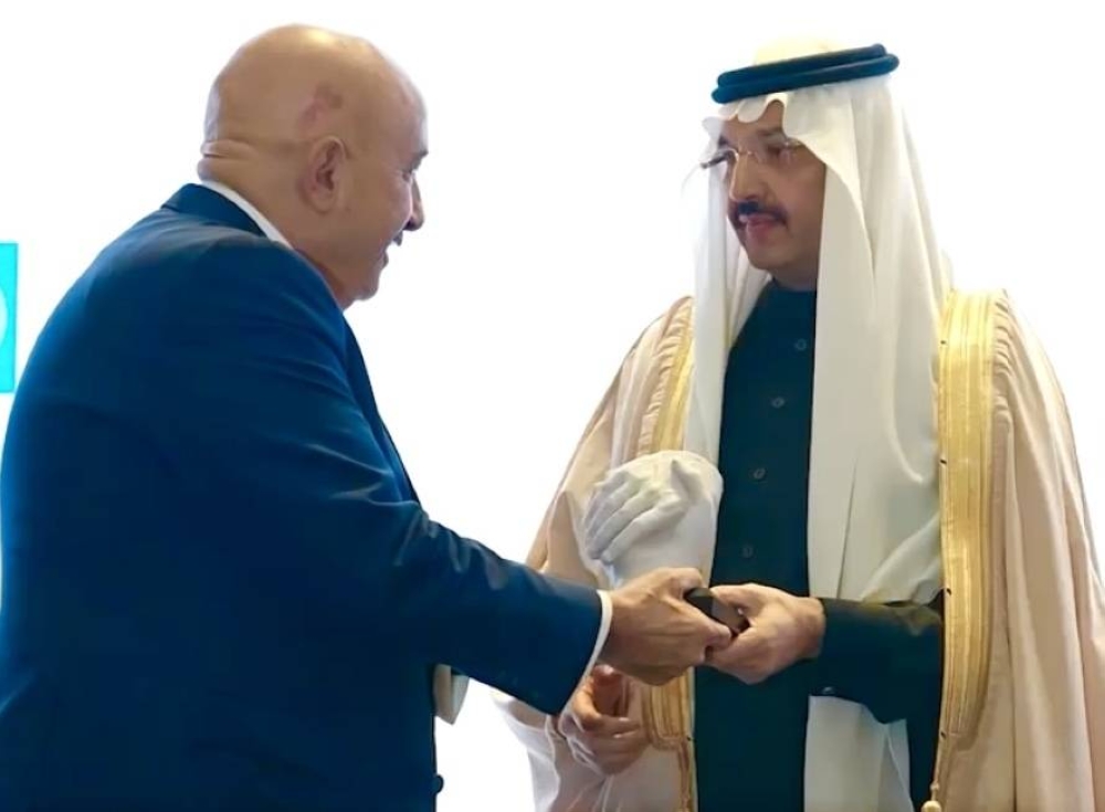 الأمير-تركي-بن-طلال-بن-عبدالعزيز-ينال-جائزة-الإنسانية-العالمية-في-قمة-البوسفور بإسطنبول