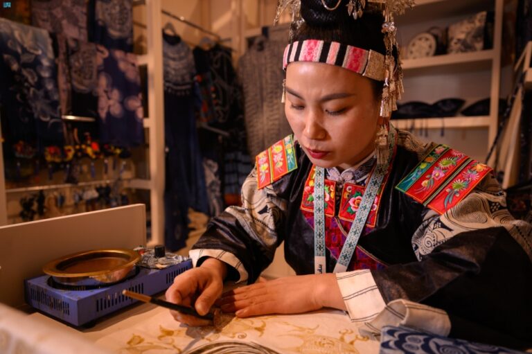 “بنان”.-حرفيون-صينيون-يجلبون-ملامح-حضارتهم-إلى-الرياض