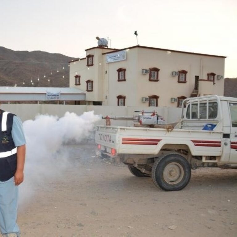 حملة-رش-لمكافحة-نواقل-الأمراض-بعسير