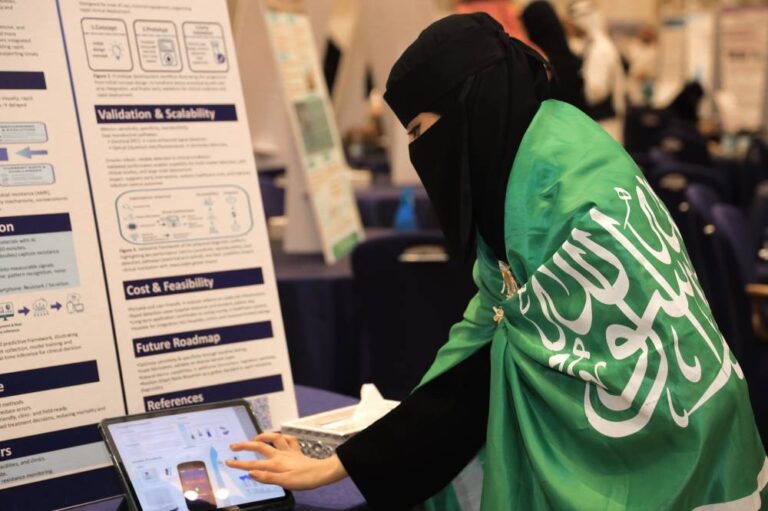 128-مركزا-بحثيا-ترسم-خريطة-الابتكار