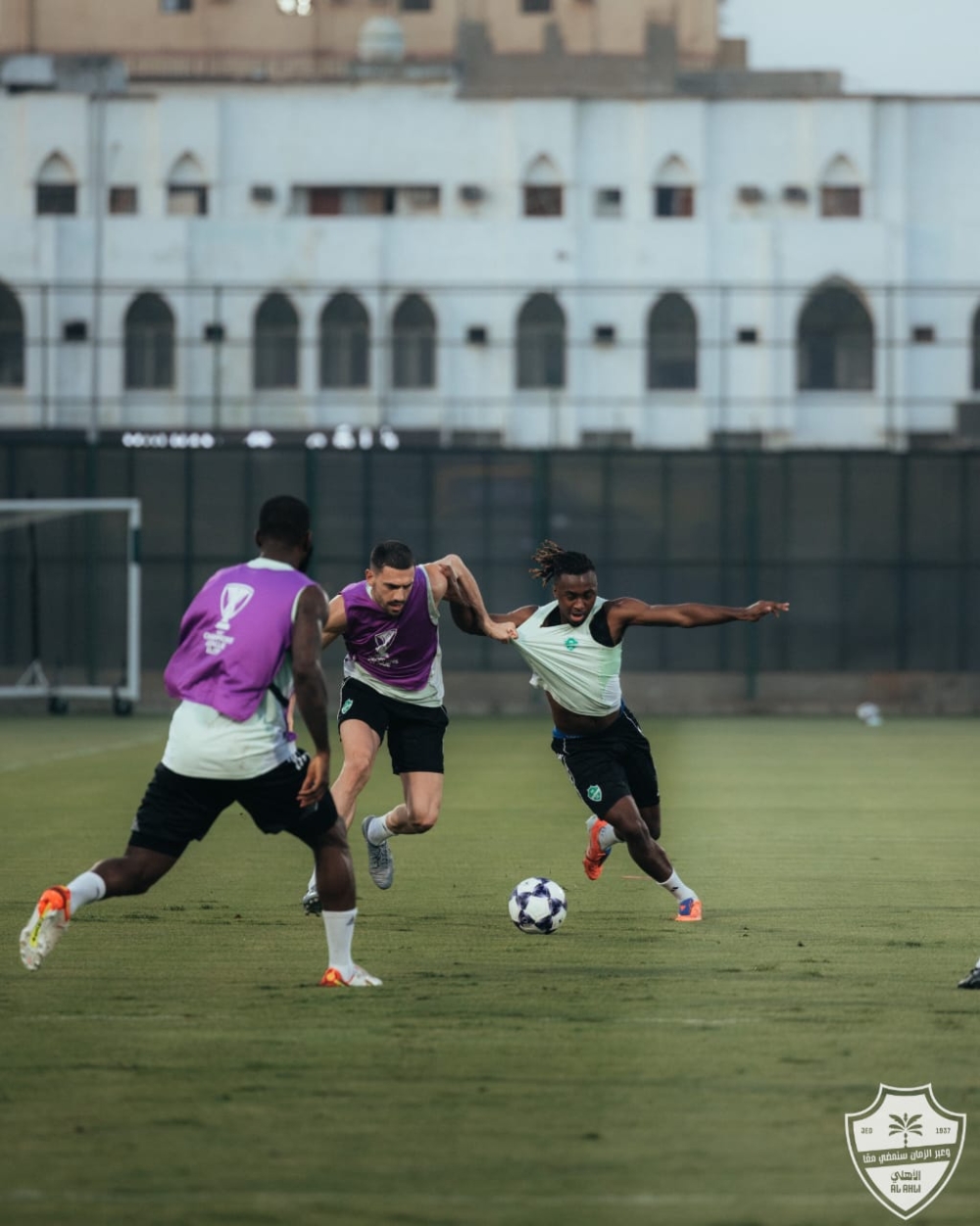 يايسله-يستبعد-5-لاعبين-من-تشكيل-الأهلي-الأساسي-أمام-الشارقة-الإماراتي