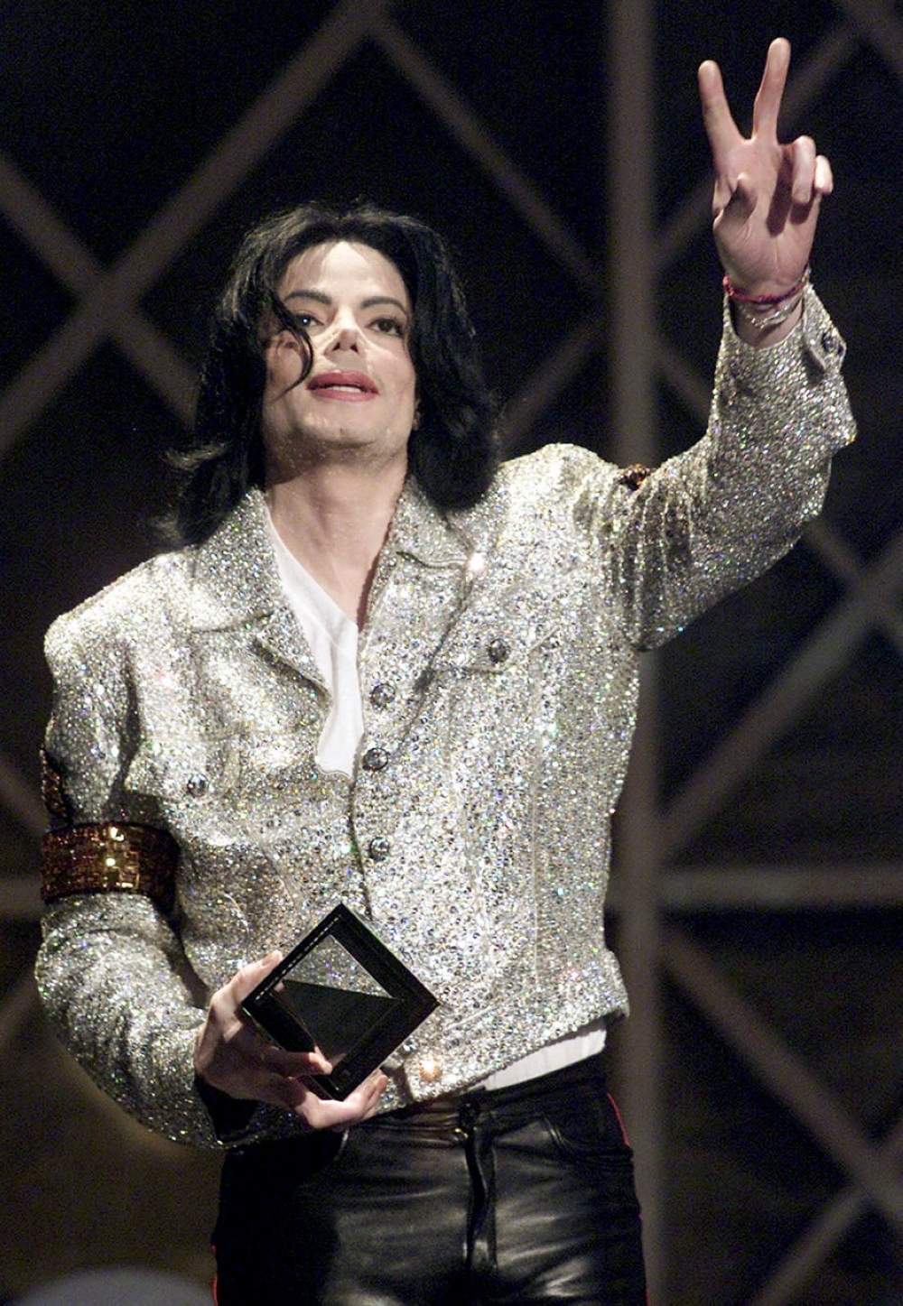 بعد-16-عاماً.-4-حقائق-صادمة-كشفها-تشريح-مايكل-جاكسون