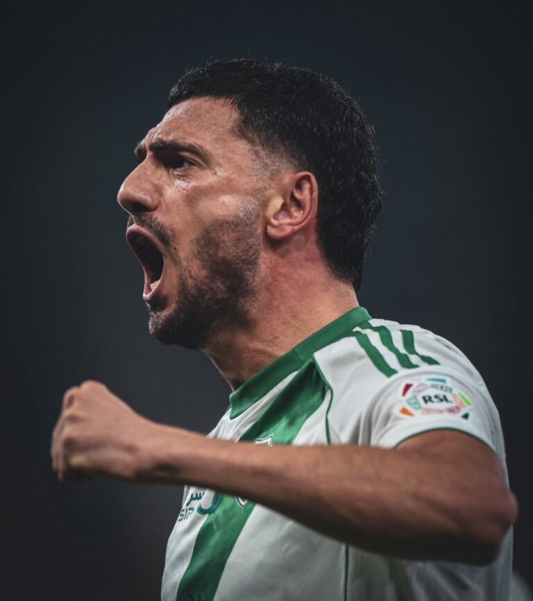 بعد-الفوز-أمام-القادسية.-الأهلي-يُجدد-عقد-ميريح-ديميرال