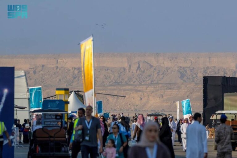 62-ألف-زائر-لمعرض-الطيران