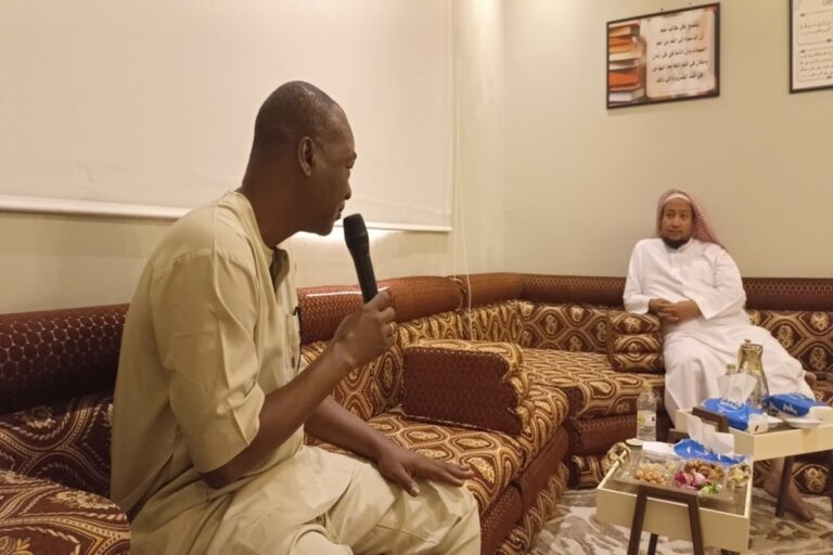 البروفيسور محمد عبدالله جارا يدشن الموقع الرسمي الجديد لجامعة إفريقيا الفرنسية العربية