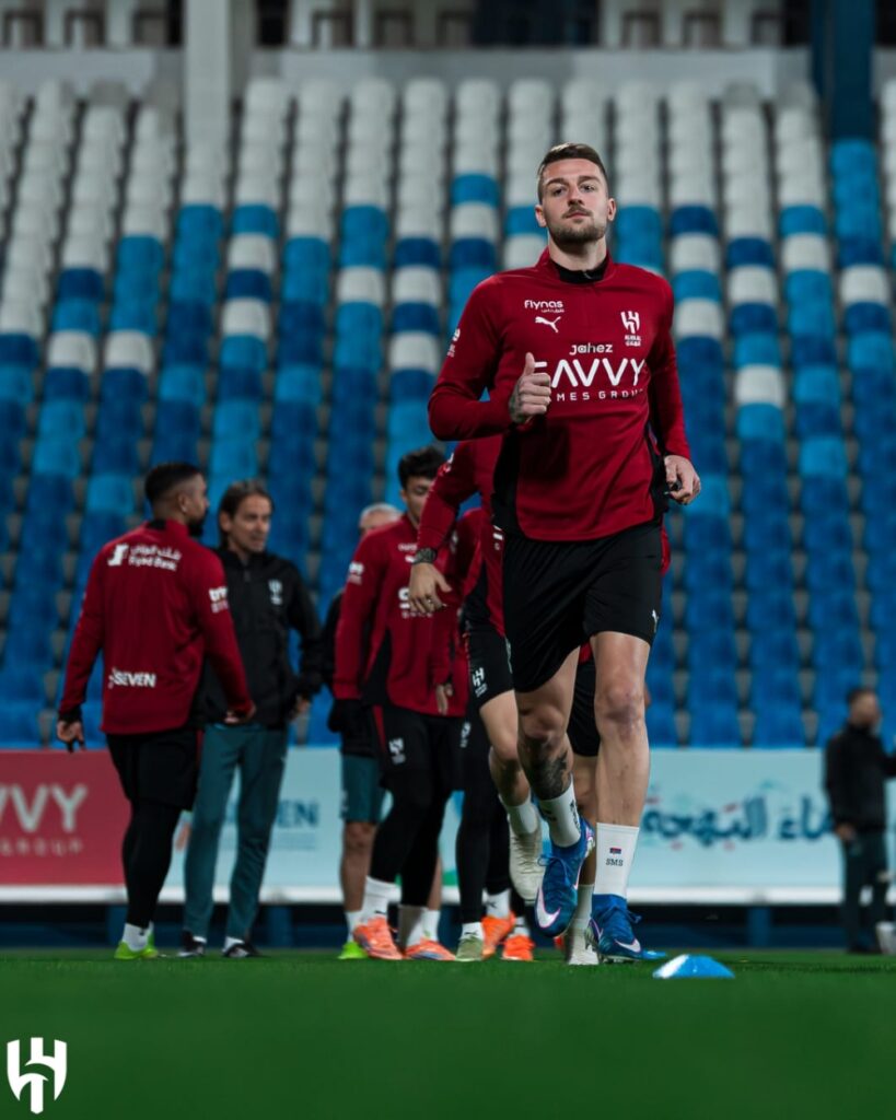 الهلال-يرفع-اسم-لاعبه-من-القائمة-المحلية-قبل-مباراة-الأهلي-في-روشن