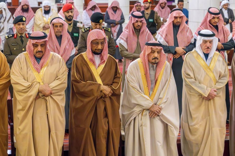 أمراء-ومحافظو-المناطق-يؤدون-صلاة-الاستسقاء-في-مختلف-أنحاء-المملكة