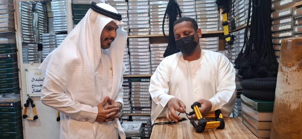 احتفالًا-بيوم-التأسيس.-سوق-القيصرية-بالأحساء-ينتعش-بالأزياء-التراثية