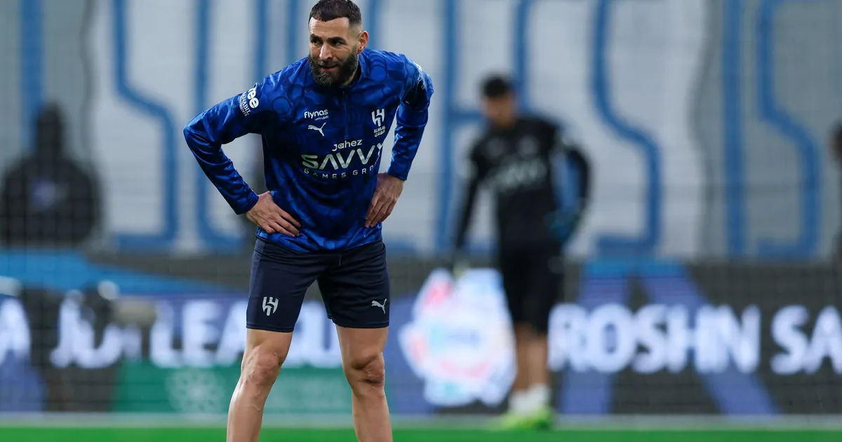 كشف طبيب سعودي عن تفاصيل مقلقة بشأن الحالة الصحية للمهاجم الفرنسي كريم بنزيما، نجم فريق الهلال، الذي انتقل إلى صفوف الفريق خلال فترة الانتقالات الشتوية الأخيرة قادماً من نادي اتحاد جدة.