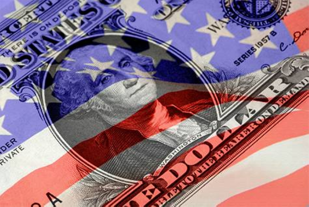 توترات الشرق الأوسط ترفع الدولار إلى أعلى مستوى منذ عدة أشهر