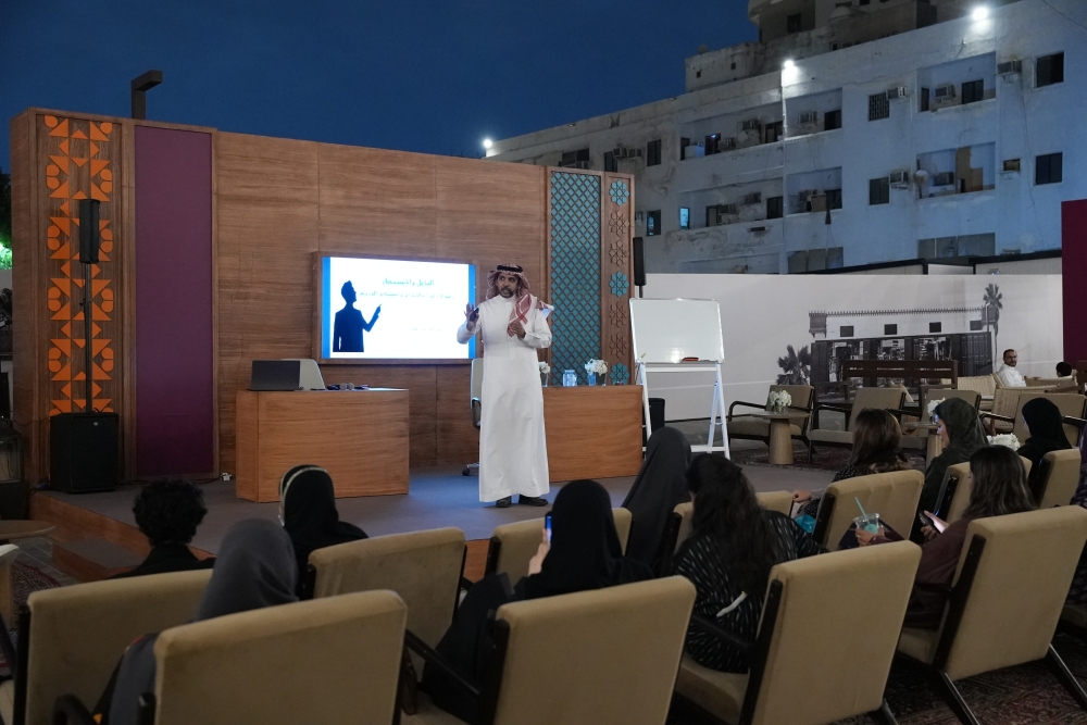 في-جولة-لـ-“اليوم”.”رواق-الكتاب”-يُشعل-قناديل-المعرفة-في-جدة-التاريخية