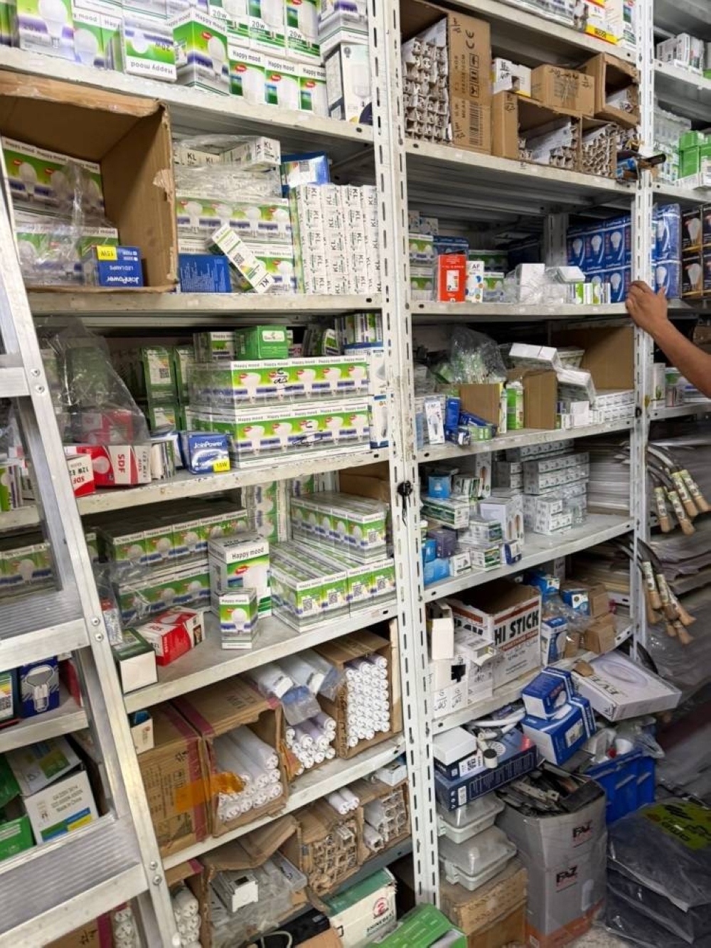 منتجات كهربائية مغشوشة تتسلل للأسواق