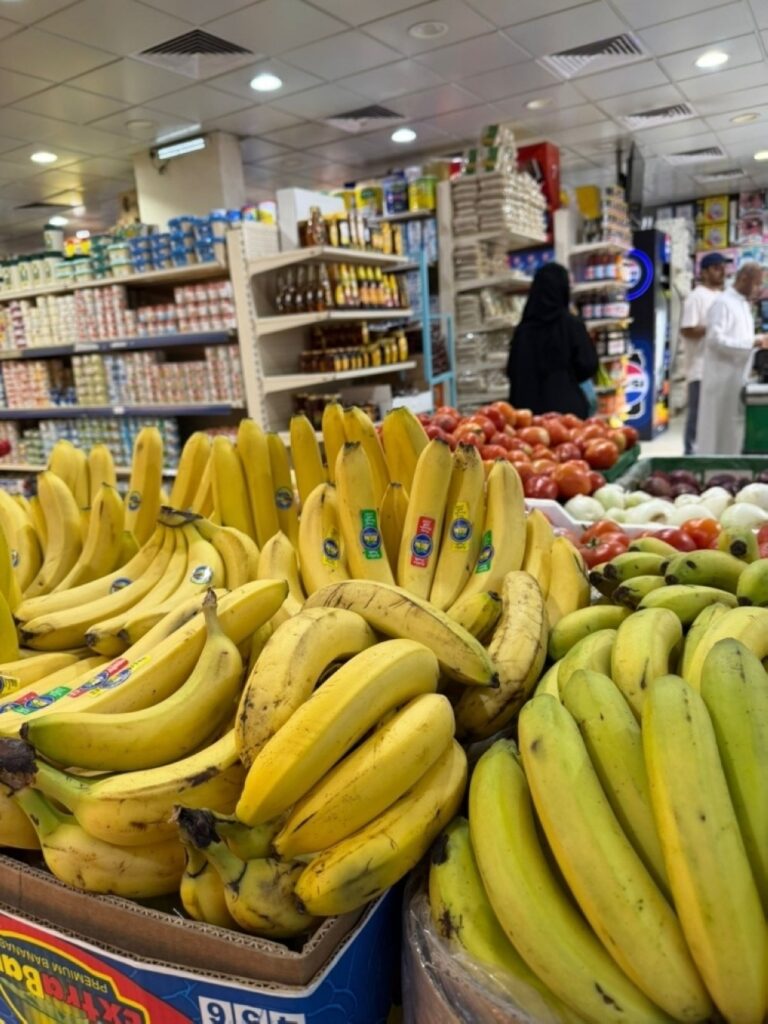 تفاوت-أسعار-الخضار-والفواكه-بين-البقالات-والأسواق-الكبرى