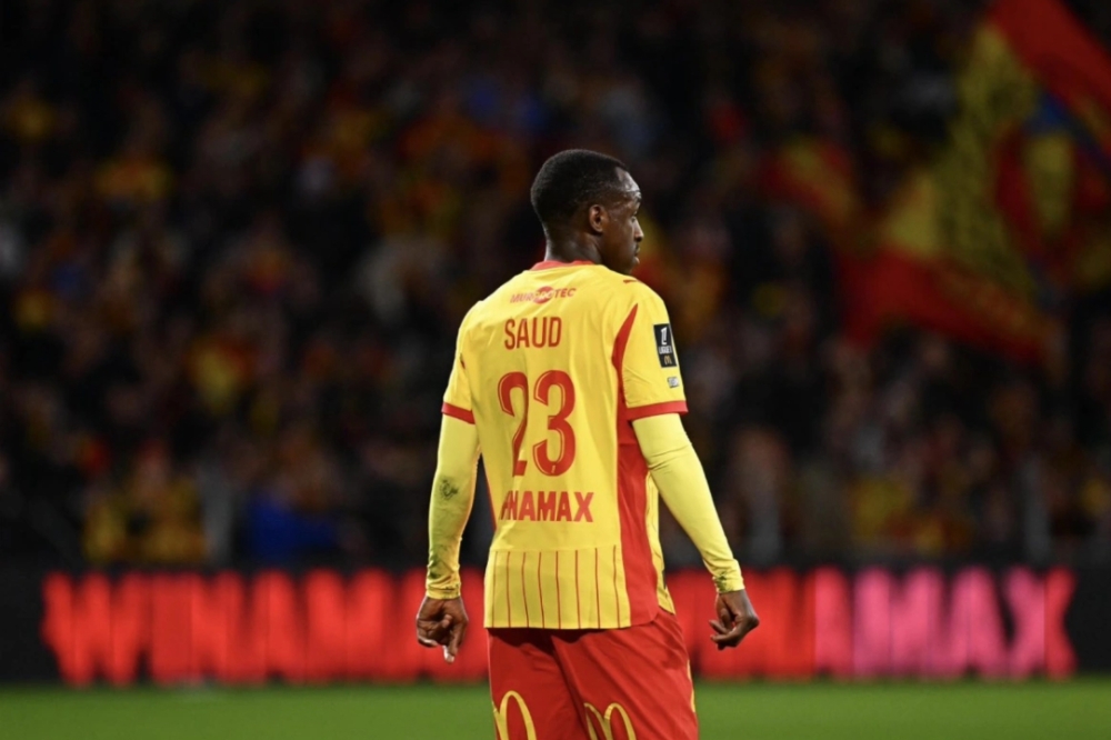 عاجل.-تعليق-من-مدرب-لانس-الفرنسي-على-التعاقد-مع-سعود-عبدالحميد