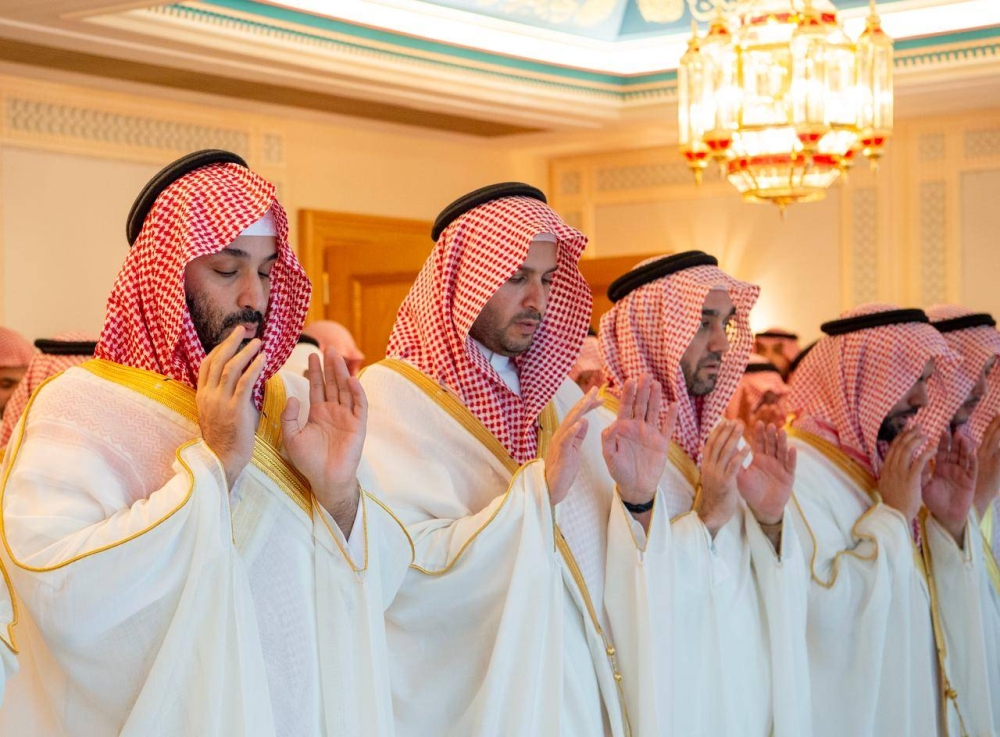 ولي-العهد-يؤدي-صلاة-عيد-الفطر-في-المسجد-الحرام
