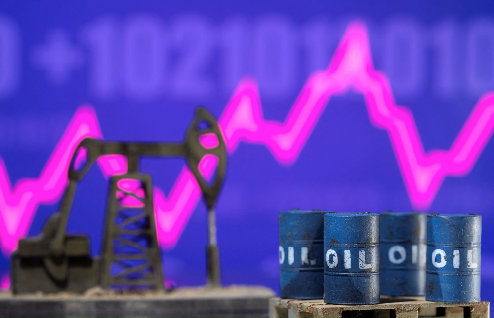 النفط-يعود-لمستويات-100-دولار-بعد-نفي-مزاعم-ترامب-بالتفاوض-مع-إيران