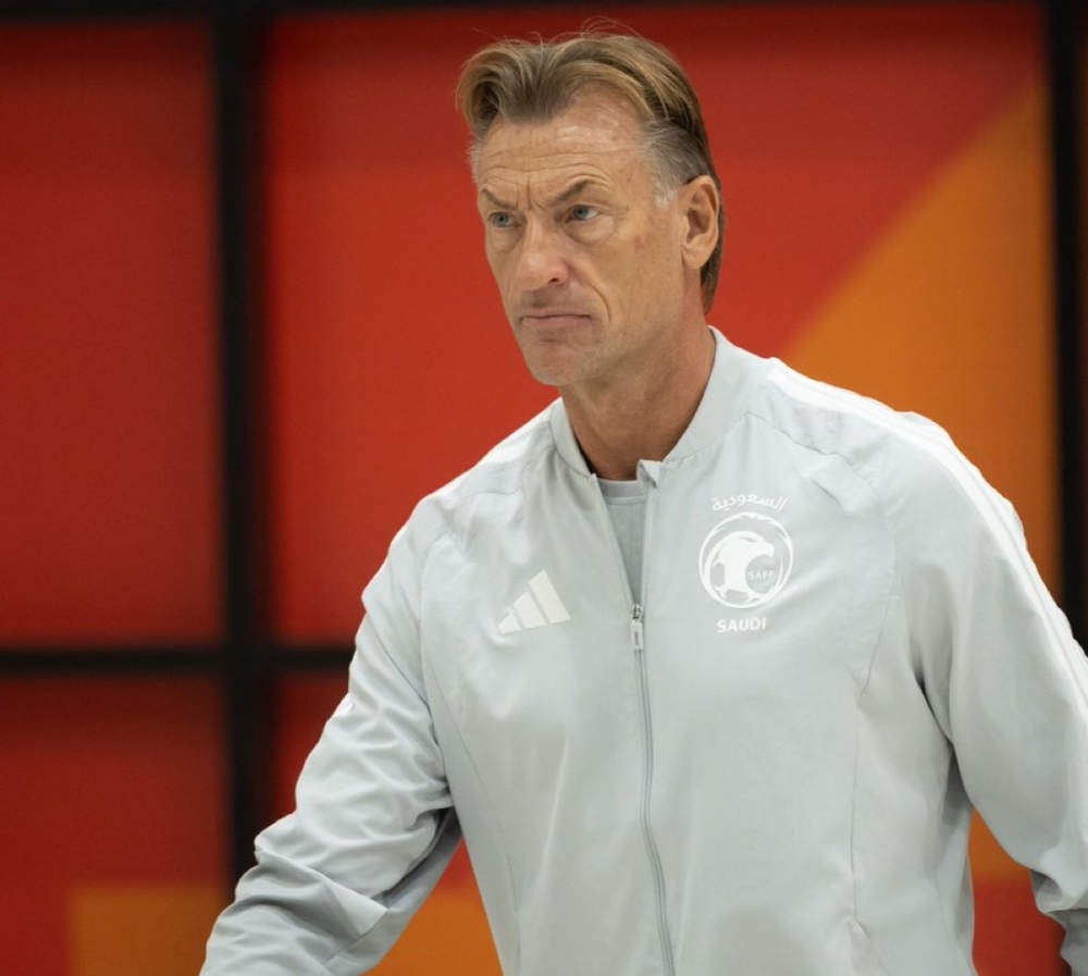 عاجل.-رينارد-يرفض-مصافحة-لاعبي-الأخضر-ويقوم-بتصرف-مثير-عقب-مباراة-مصر