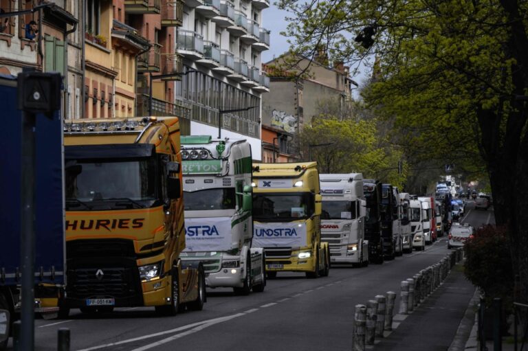 نقص-في-البنزين-ومحطات-«خاوية».-أزمة-الوقود-تضرب-فرنسا-والحكومة-تتدخل