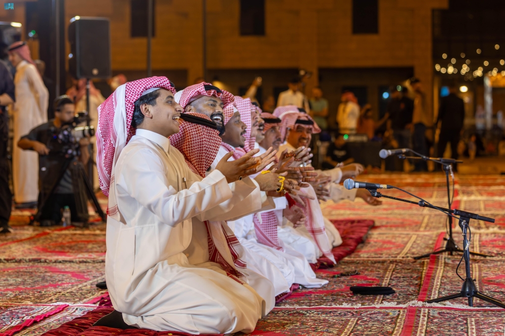 صور| "فن السامر والمحاورة" تعكس الموروث السعودي بقصر الحكم في الرياض
