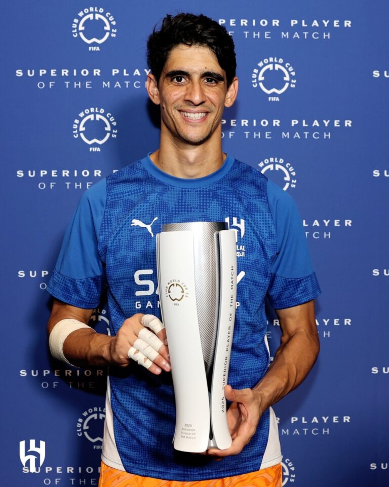 هل توترت العلاقة بين كوليبالي وبونو بعد أزمة أمم إفريقيا؟ ثنائي الهلال يُجيب