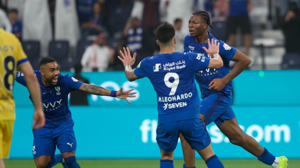 التعاون يفرض التعادل على الهلال ويمنح النصر زيادة الفارق على الصدارة