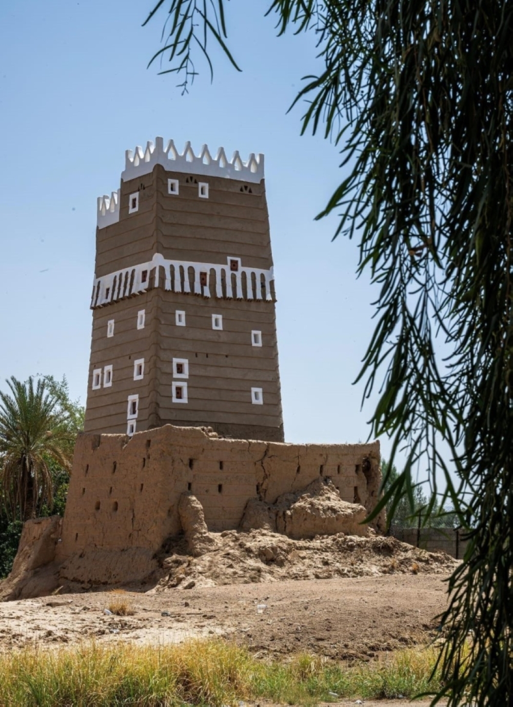 12 قصرا طينيا تروي حكايات 300 عام بقرية المشكاة