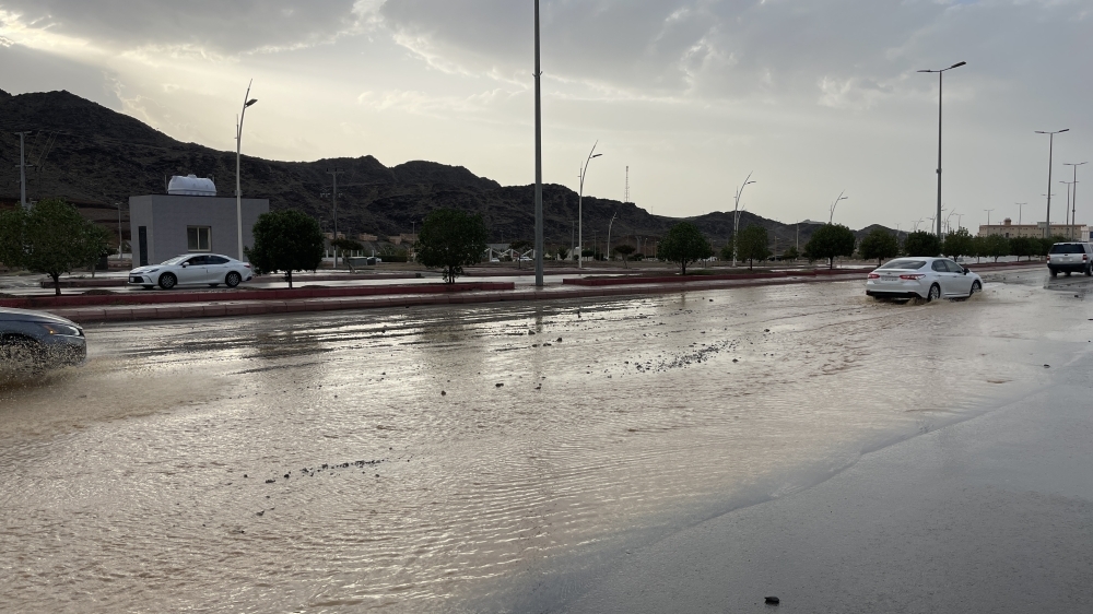 الأمطار تكشف سوء التصريف وانقطاع الكهرباء عدة ساعات في عقيق الباحة