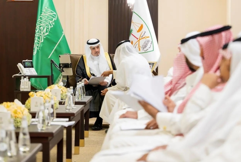 رئيس ديوان المظالم يستمع لمطالبات المستفيدين