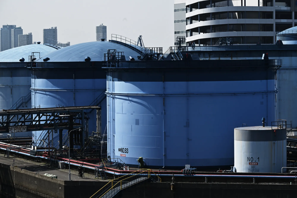 اليابان تفرج عن المزيد من احتياطيات النفط