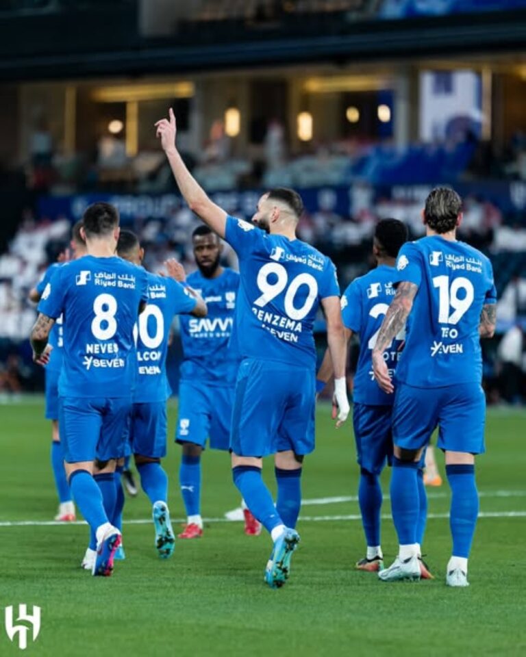 عاجل.-طرد-عضو-جهاز-الهلال-في-مباراة-السد-القطري