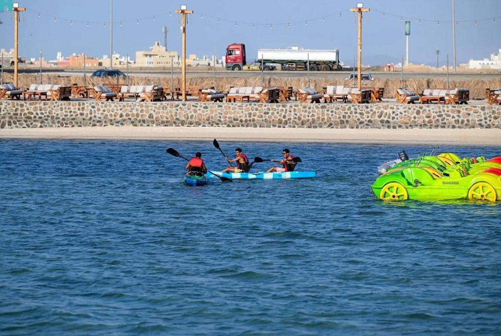 شاطئ اللؤلؤ بجدة أيقونة المياه الفيروزية