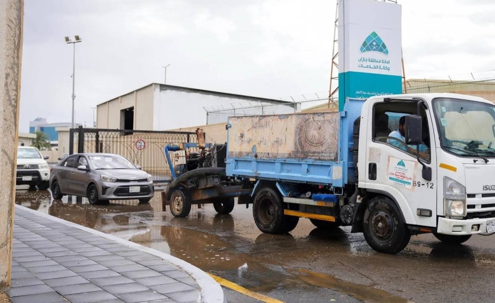 أمطار وسيول تعم المناطق والأصار تحذر