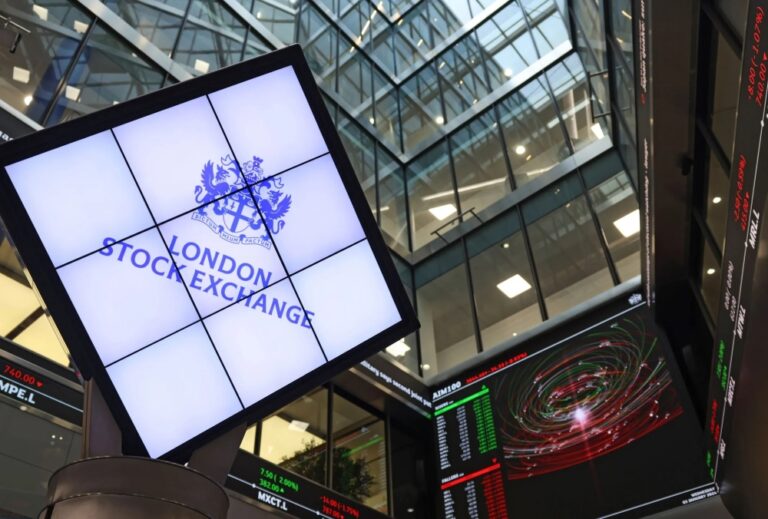 البورصة البريطانية-تغلق-على-ارتفاع.-والإسترليني-يصعد-أمام-اليورو
