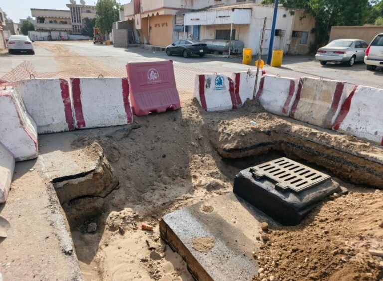 74-منهولا-لتصريف-مياه-الأمطار-بالشقيق