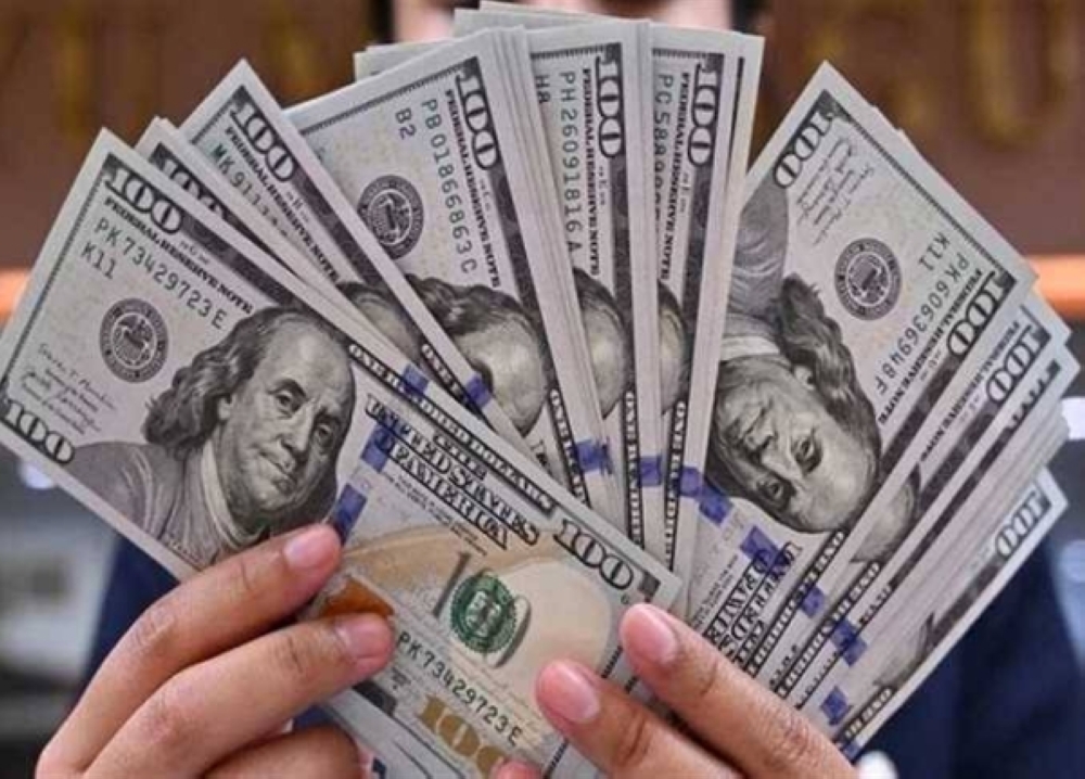 سعر الدولار يعود للارتفاع مقابل الجنيه المصري في ختام تعاملات الإثنين