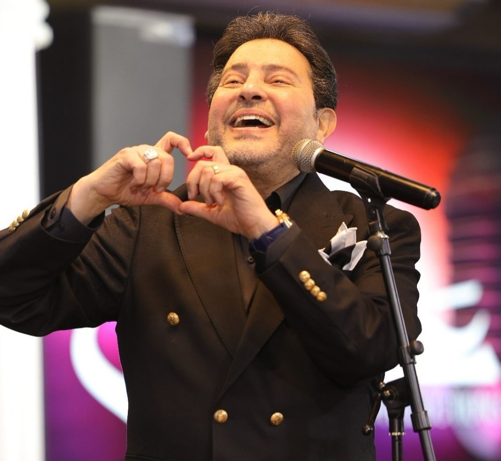 حالته حرجة.. نقابة الموسيقيين المصريين تنفي شائعة وفاة هاني شاكر