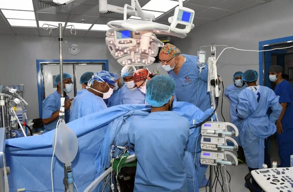 معايير للتدريب الإكلينيكي للأطباء والجراحين في الخارج