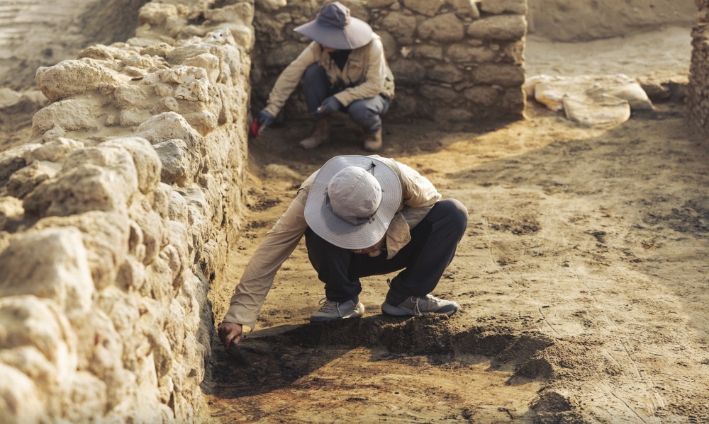 بقايا مسجد وامتدادات معمارية.. اكتشافات أثرية جديدة في موقع السرين