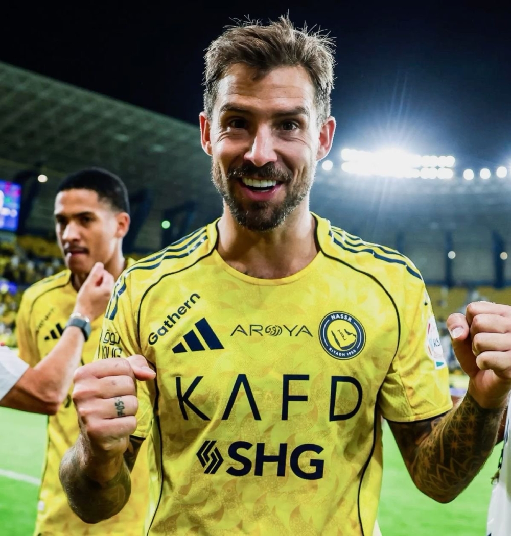 خلاف قوي بين جيسوس ومارتينيز في مباراة النصر والأهلي القطري.. ماذا حدث؟