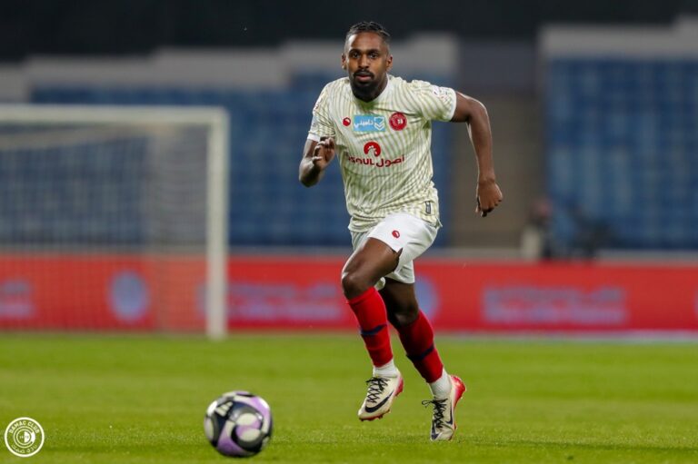 ضمك-يفوز-على-الأخدود-بثنائية-دون-رد-في-روشن