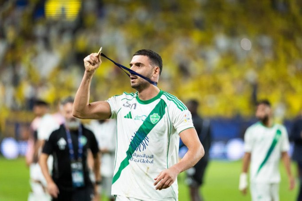 عاجل.. تعليق مثير من ديميرال بعد الهزيمة من النصر: "هناك مساعدة لهم لتحقيق شيء"