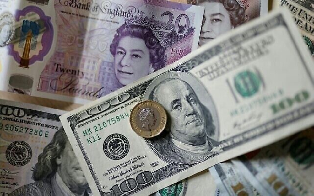 أسعار العملات.. الجنيه الإسترليني ينخفض مقابل الدولار واليورو