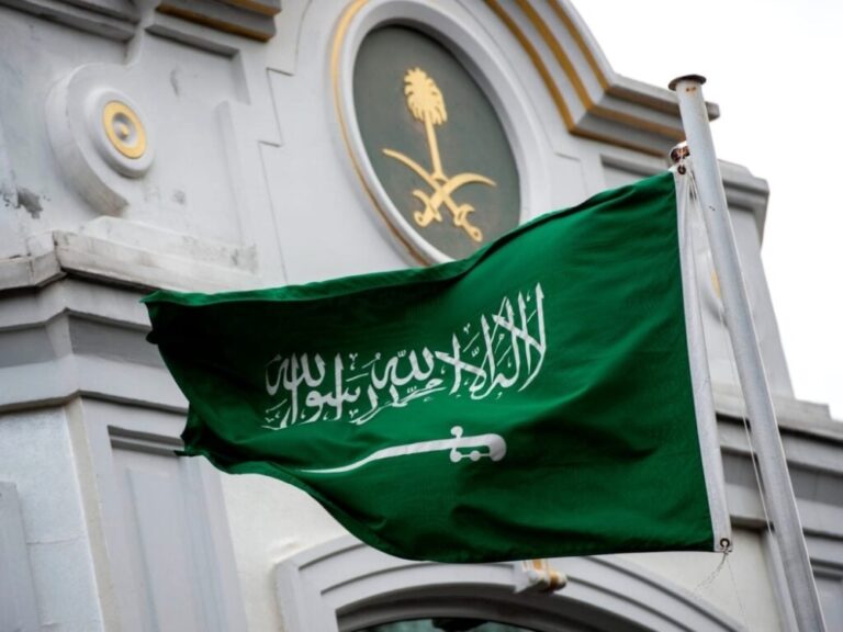 الشفافية-والكفاءة-أولا.-التعاقد-مع-السعوديين-في-الخارج