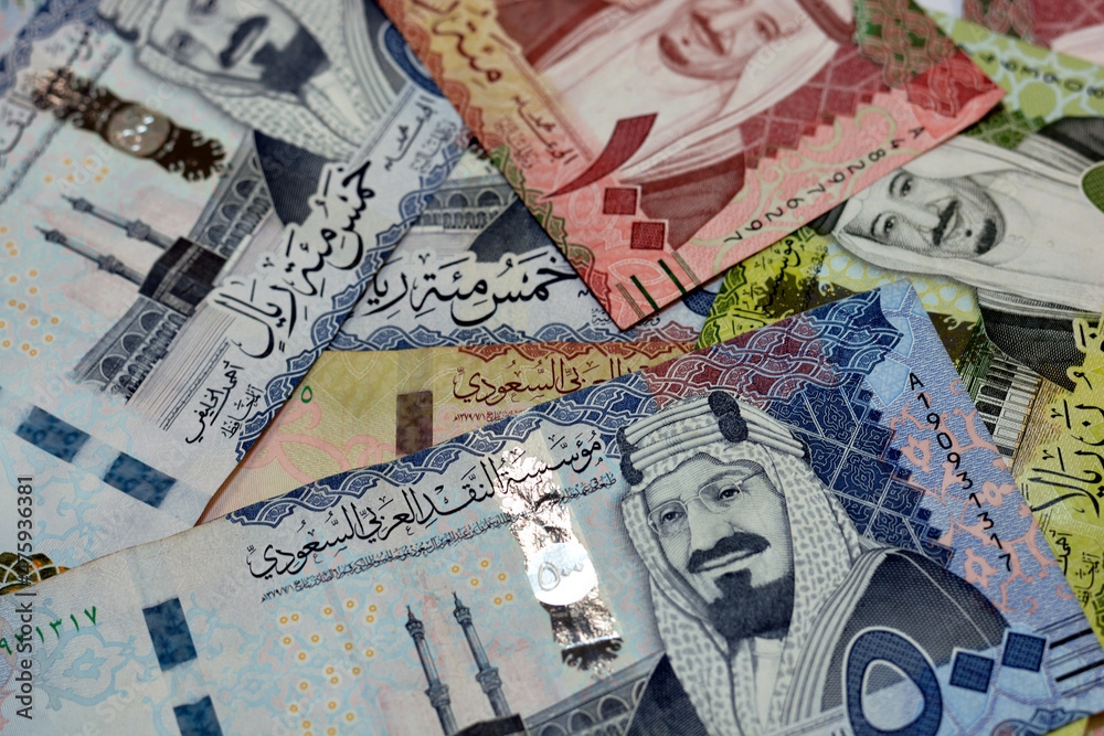 سعر الريال مقابل الجنيه اليوم الأحد.. تباين في البنوك المصرية