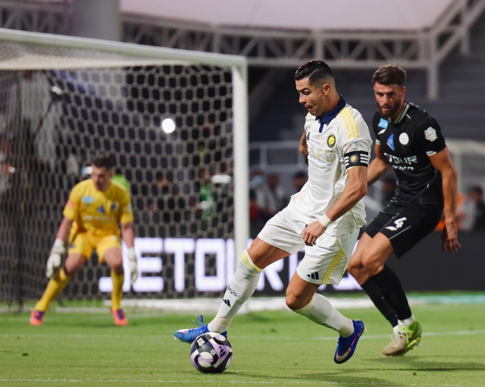 النصر يعود للانتصارات ويقترب من حسم لقب دوري روشن بفوز صعب على الشباب