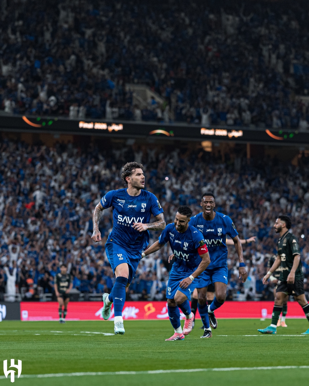 كأس الملك يزين بداياتهم.. 12 اسمًا تحتفل بأول بطولة مع الهلال
