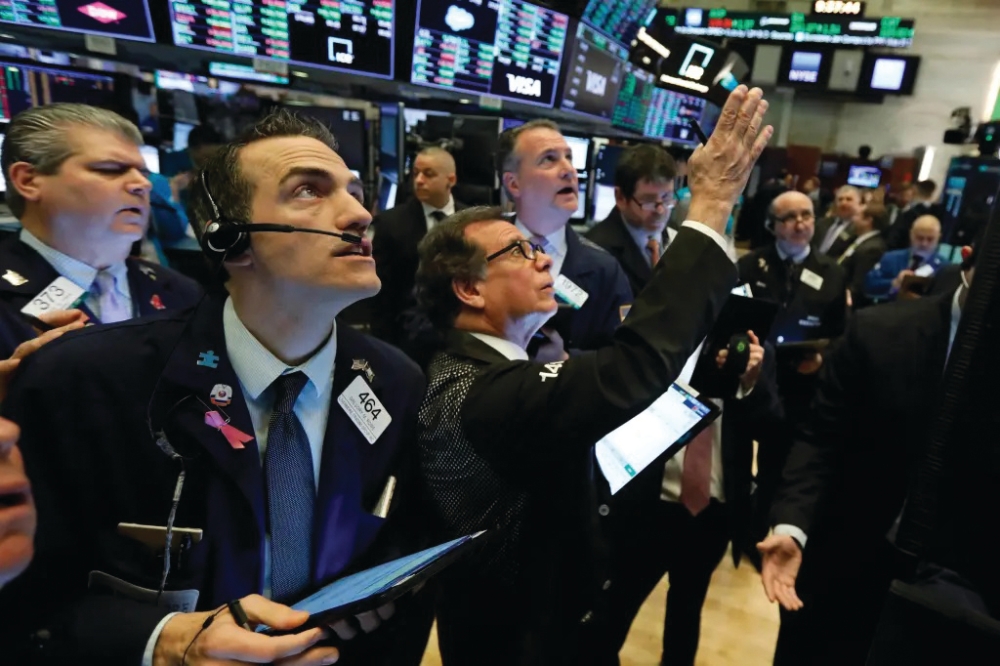 بعد مستويات قياسية.. مؤشرات الأسهم الأمريكية تغلق على انخفاض